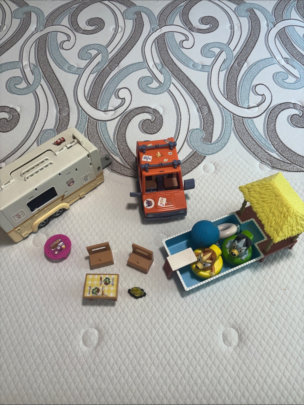 Bluey Kids Orange Adventure Jeep Playset with Blue Accessories bundle